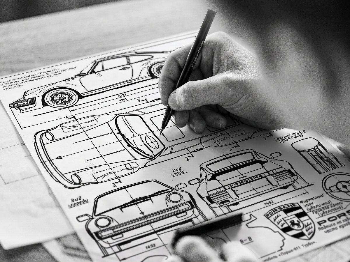 Plans techniques de la voiture annotés au feutre