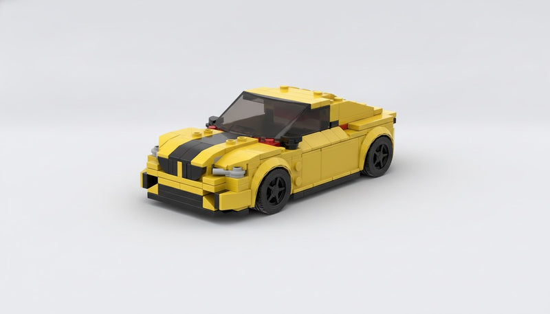 BMW M4 (G82) · Gelb und Weiß